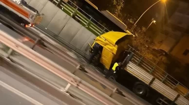 Kocaeli’de duvara çarpan TIR’ın sürücüsü yaralandı