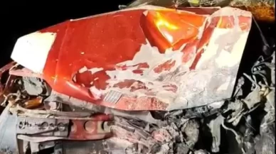Ankara’da iki otomobil kafa kafaya çarpıştı