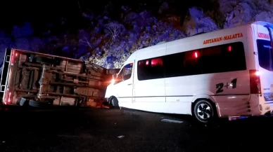Tarım işçilerini taşıyan minibüs ile kamyonet çarpıştı