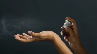Parfüm kokusunun gün boyu korunmasına yardımcı olan uygulamalar