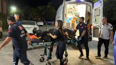 Adıyaman’da kontrolden çıkan otomobil kaldırımdaki gence çarptı
