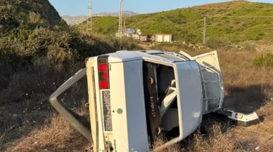 Manavgat’ta otomobil şarampole devrildi: 1 yaralı