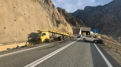 Artvin’de kamyonla çarpışan otomobilin sürücüsü hayatını kaybetti
