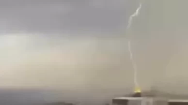 Şırnak'ta korku dolu anlar! 8 katlı binaya yıldırım düştü