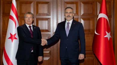 Dışişleri Bakanı Hakan Fidan KKTC Başbakanı Üstel ile görüştü