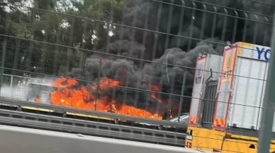 Bakırköy’de İETT otobüsü alev alev yandı!