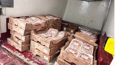 Sakarya’daki depoda son tüketim tarihi geçmiş 140 kilo tavuk kanat ele geçirildi