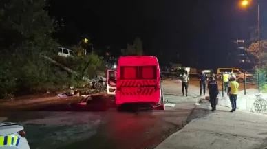 Tekstil işçilerini taşıyan servis minibüsü direğe çarptı