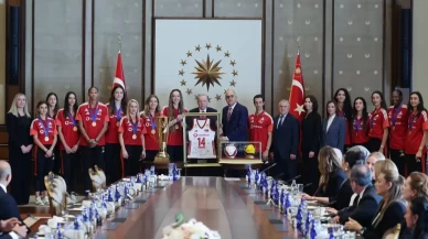 Cumhurbaşkanı Erdoğan, Avrupa şampiyonu A Milli Kadın Voleybol Takımı'nı kabul etti