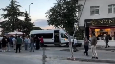 Freni patlayan minibüs ortalığı birbirine kattı!