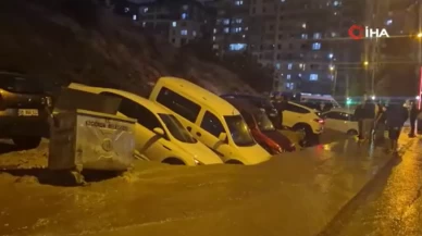 Ankara’da sağanak faciası! Yol çöktü, araçlar mahsur kaldı