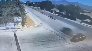 Elazığ'da 2 kişinin öldüğü feci kazanın görüntüleri ortaya çıktı! Otomobil ikiye bölündü