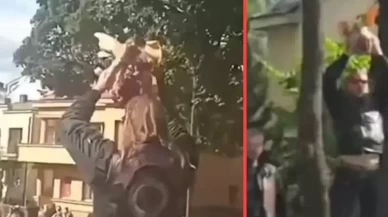 Litvanya’da cami önünde skandal provokasyon!