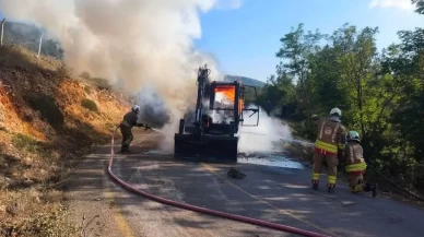 İskenderun’da seyir halindeki iş makinesi alev aldı