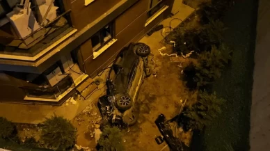 Eyüpsultan’da otomobil binanın 3’üncü katına çarptı: 2 yaralı