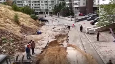 Ankara’da sel sonrası yol çöktü