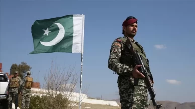 Pakistan'da peş peşe çatışmalar!