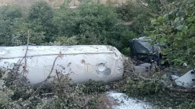 Bolu’da devrilen TIR’ın sürücüsü öldü, eşi yaralandı