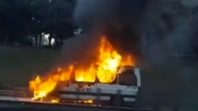 Servis minibüsü alevlere teslim oldu