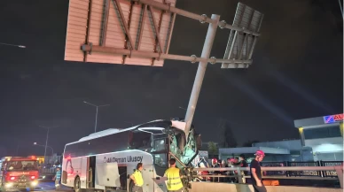 Adana’da yolcu otobüsü alt geçit duvarına çarptı: 11 yaralı
