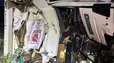 Mersin'de TIR'a arkadan çarpan kamyonun şoförü hayatını kaybetti