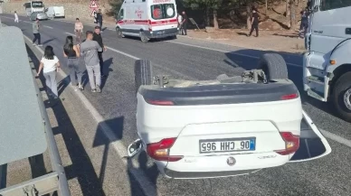 Siirt’te kontrolden çıkan otomobil şarampole devrildi: 2 yaralı