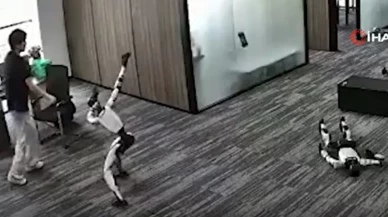 Gözü dönmüş insansı robot canlı yayında mühendisine tekme savurdu