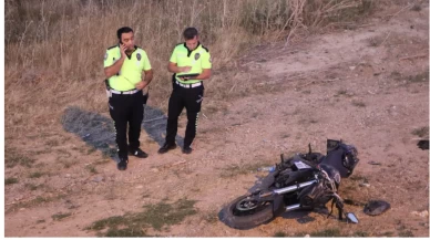 Karaman’da motosiklet şarampole devrildi