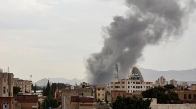 Husiler Yemen'de basın merkezini hedef aldı