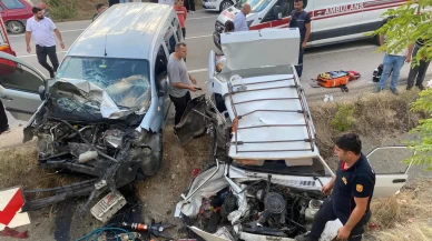 Çarpışan iki araç su kanalına devrildi: Ölü ve yaralılar var