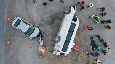 Kırıkkale'de işçi servisi ile otomobil çarpıştı