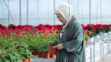 Emine Erdoğan, Milli Botanik Bahçesi’nde hasat yaptı