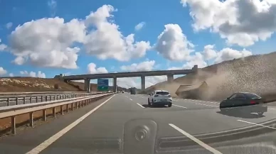 Arnavutköy’de seyir halindeki TIR’ın dorsesi koptu