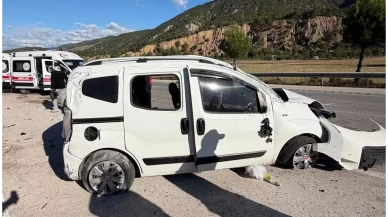 Tokat’ta takla atan hafif ticari araçta 4 kişi yaralandı
