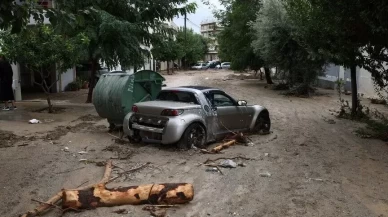 Girit'te aşırı yağışlardan yollar ulaşıma kapandı