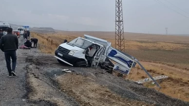 Hakkari-Van yolunda zincirleme kaza