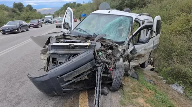 Samsun’da otomobil ile hafif ticari araç kafa kafaya çarpıştı: 2 yaralı