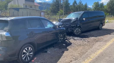Ardahan’da iki araç çarpıştI