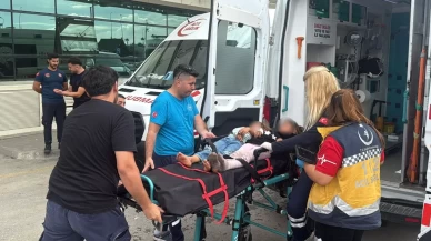 Mersin’de tarım işçilerini taşıyan minibüs 2 tırla çarpıştı: 11 yaralı