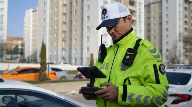 Trafikte uyanıklık yapmak isteyen sürücüye dron şoku!