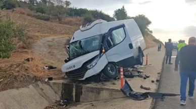 Tekirdağ’da minibüs su kanalına devrildi: 2 yaralı