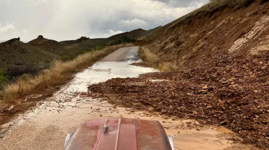 Elazığ'da sağanak sonrası toprak kayması