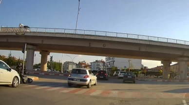 Motosikletli polis memuru bir anda yola savruldu!