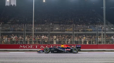 Singapur'da pole pozisyonu Verstappen'in