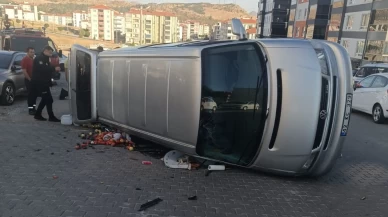 Eskişehir’de otomobille çarpışan minibüs yan yattı: 5 kişi yaralandı