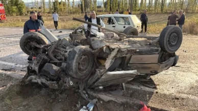 Çorum'da 2 otomobil çarpıştı: 5'i aynı aileden 7 yaralı