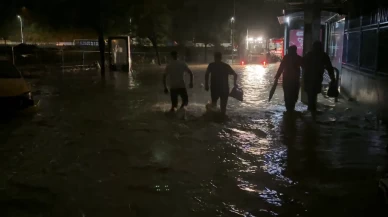 Ayazağa'da sokaklar dereye döndü, elektrikler gitti