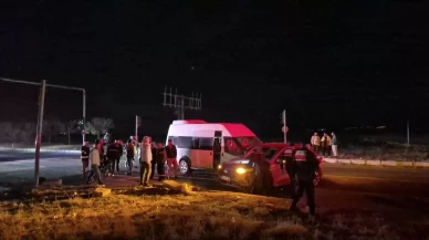 Adıyaman'da minibüs ile otomobil çarpıştı