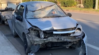 Mersin’de otomobil yayaya ve park halindeki araçlara çarptı