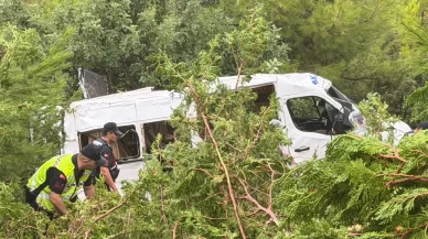 Yağışla kayganlaşan yolda kontrolden çıktı